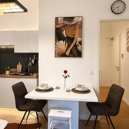 Luxury Balcony In Center דירה