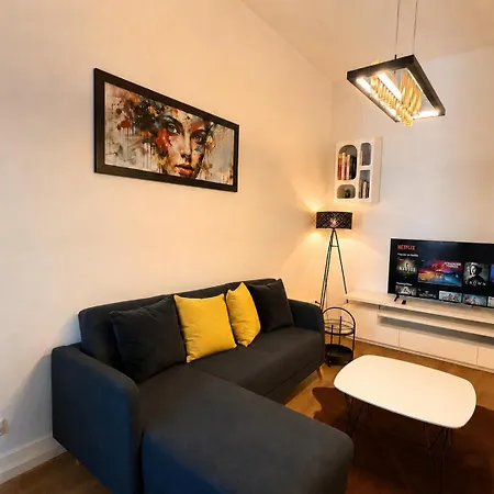 Luxury Balcony In Center شقة *