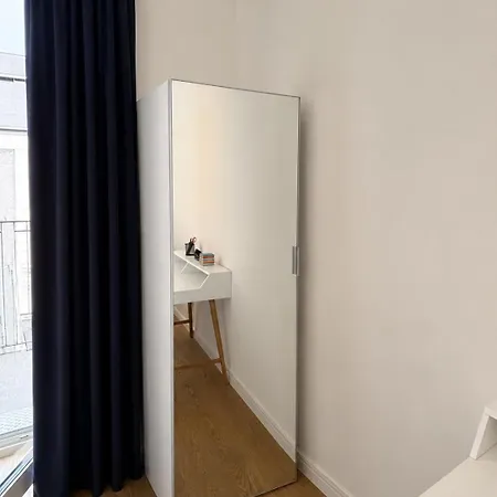 Luxury Balcony In Center דירה *